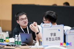 最终凭仗稳和超卓的机能优化能力 